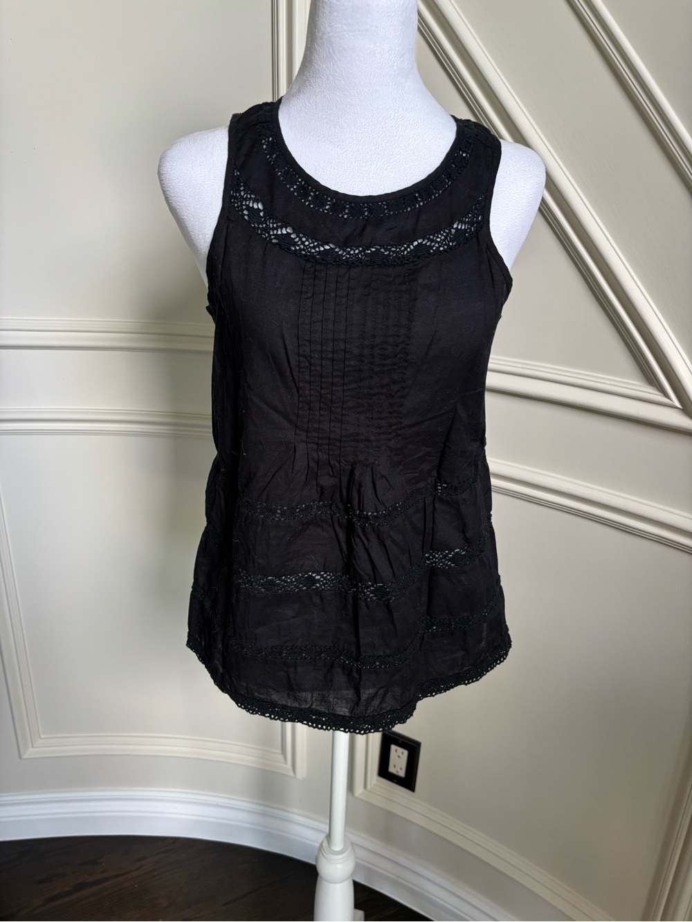 American Eagle Outfitters Black Lace-Detail Tank Top
